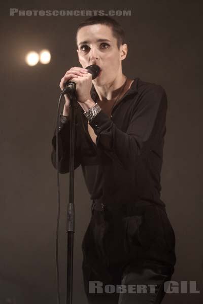 SAVAGES - 2013-10-31 - PARIS - Grande Halle de La Villette - Camille Berthomier